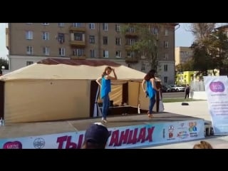 Бачата соло в соблазнительных топах