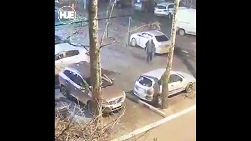 В подольске псих ранним утром порезал колеса у 76 машин