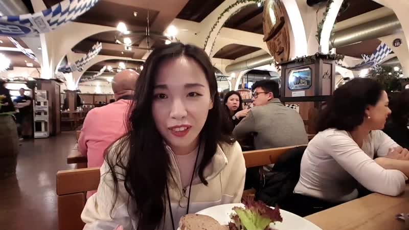 Буряточки в летней кафешке