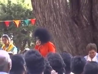 Видео sri sathya sai baba a delightful and rare video to fill our day with bliss, having bhagwan sri sathya sai baba darshans w