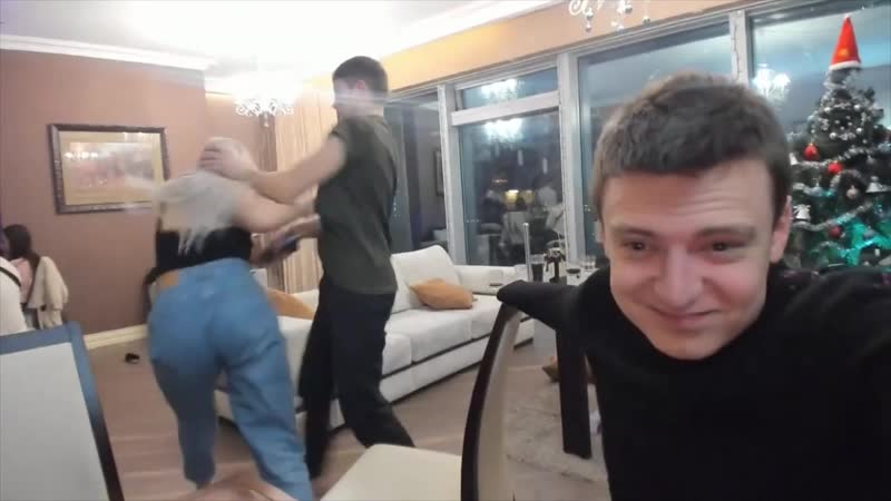 Марина отвесила пощёчину игорю и получила в ответ👋🏻👀 mellstroy девушки со стримов