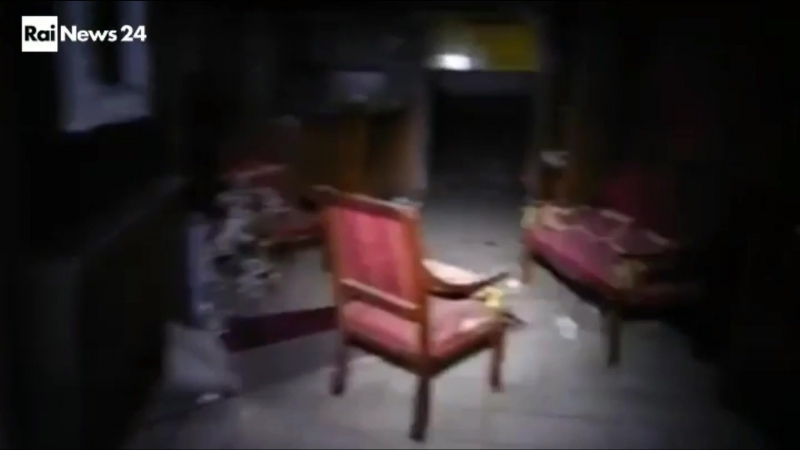 "никто не откликается" обнародовано видео из погребенного под лавиной итальянского отеля