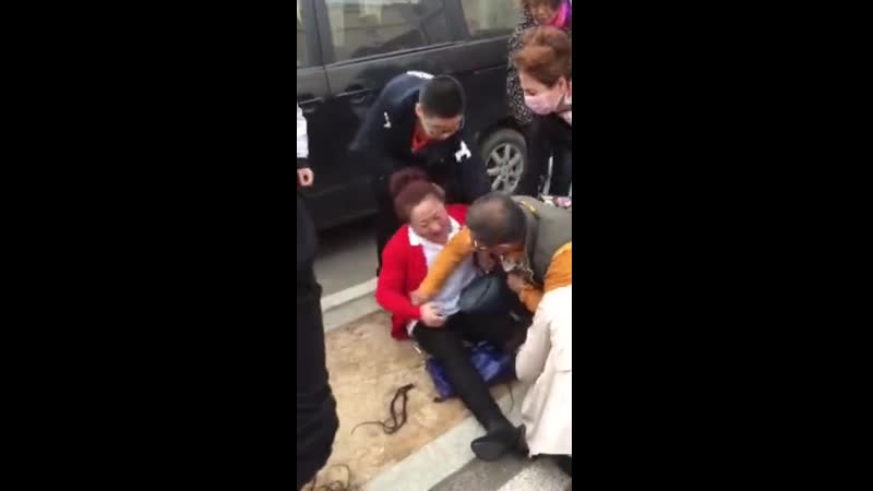 Сяосань (любовница) попалась в лапы жене китайские бытовые страсти 05