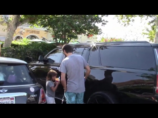 September 2, 2015 scott disick takes a jubilent mason to lunch in calabasas