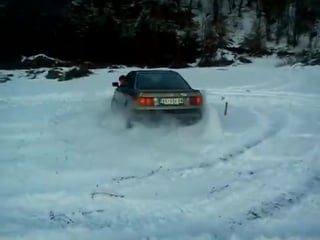Audi 80 quattro drift po snegu