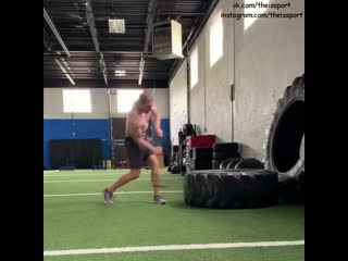 Удары кувалдой снизу сверху