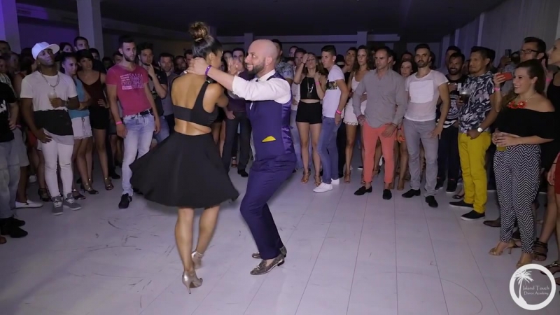 Ataca y alemana (grupo extra "te vas")