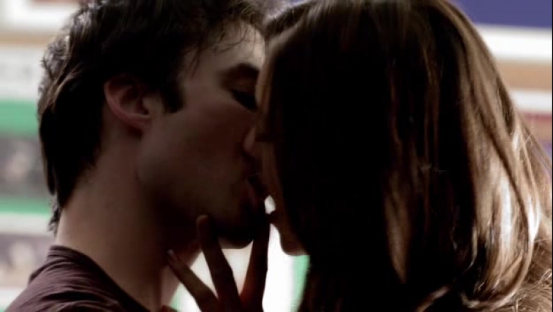 Дневники вампира деймон и елена в классе химии (мечты елены) (озвучка кубик в кубе)