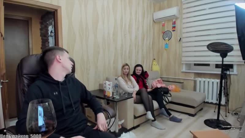 [кукузник] выгнал и облил водой девушек на стриме | mellstroy