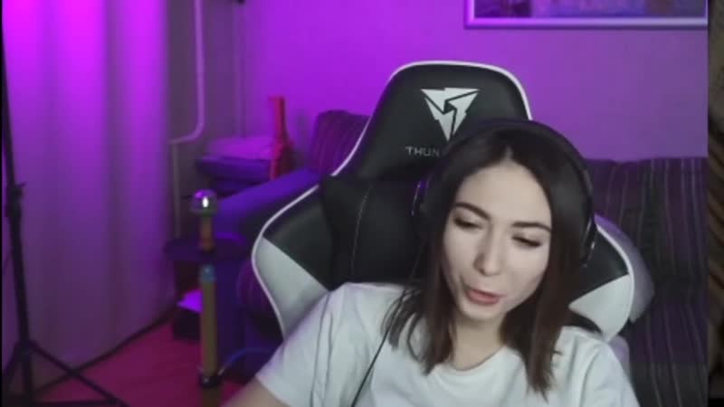 Голый бустер залетел к кате на стрим бустер рофлит над катей