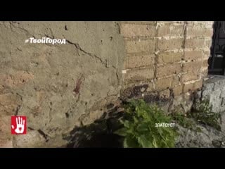 Затащил в темный угол и молодые