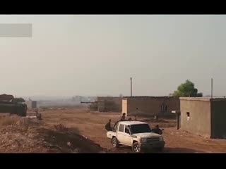 Турецкий танк стреляет по позициям сирийской армии под рас аль айном