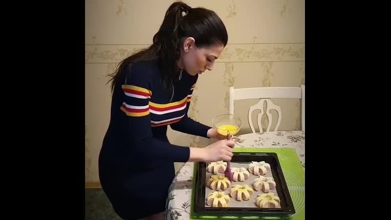 Сосиски в тесте в форме цветочка