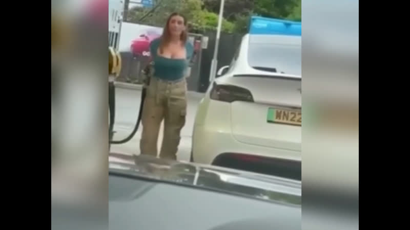 Куда заливать бензин в теслу? илон маск, почему не продумал всё до конца? пиндосы – тупиковая ветвь человечества