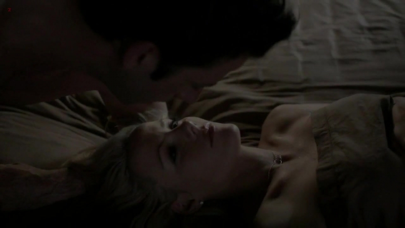 Әйелдің кискасы мен есегіндегі тесіктердің фотосуреттері Әйелдерге қарау мобильді нұсқасы