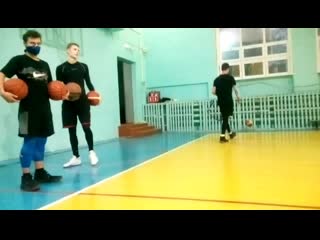 Отработка ведения с двумя мячами