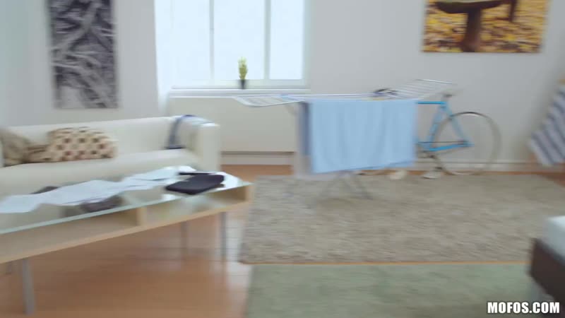 Hudaya manda podrochila chlen iskustvennoy pizdoy i prinyala ego v sebya mp4