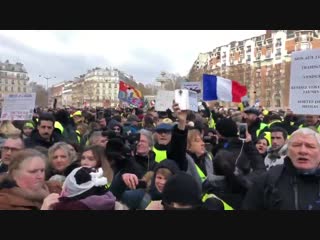 Plusieurs centaines de #giletsjaunes sont déjà présents à #daumsenil, dont jérôme #rodrigues