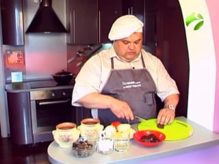 Мужик на кухне почки в горошке