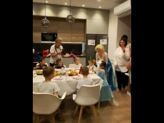 Эльза вынос тортика🎂