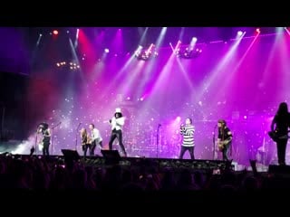 Alice cooper schools out & lzzy hale & chris motionless (8|11|19)