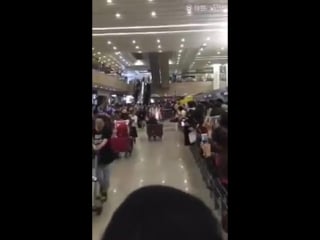 160527 t ara shanghi airport, the guards escort more strong