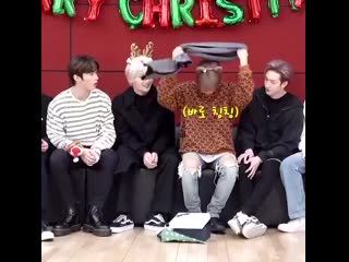 Hasn’t even put it on yet wah i’m jealous it fits you so well! hannie really likes muffler right right!! mp4