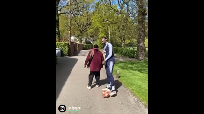 Поль погба решил прокинуть между ног своей маме