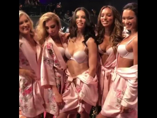 Elsa hosk backstage at victoria’s secret fashion show 2017
