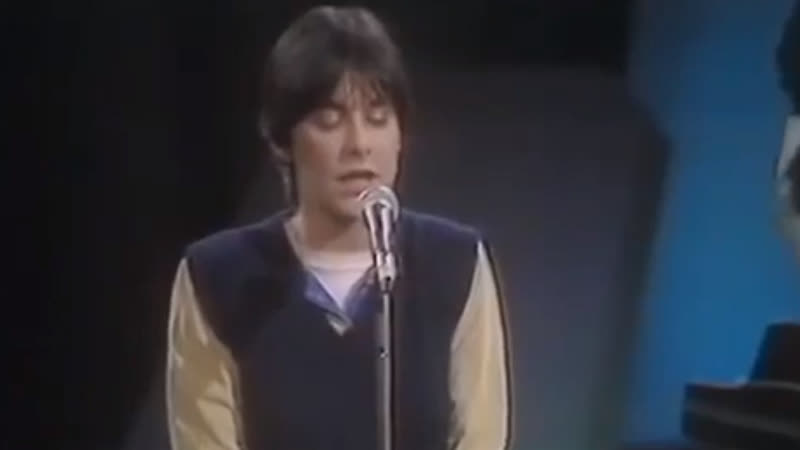 Enya an túll (live with clannad at bbc tv "as i roved out", 1982)