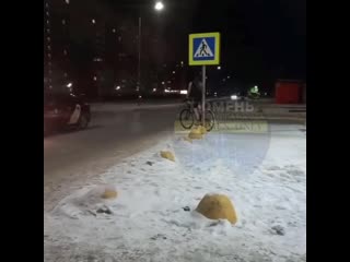 Тюменец в 26 градусов в шортах катается на велосипеде