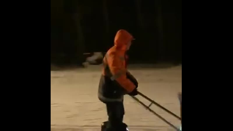 Дворник из будущего в зеленограде