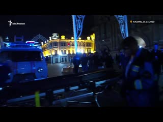 Люди провалились под землю в самом центре казани