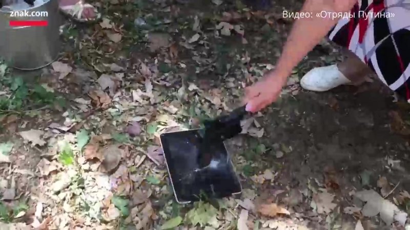 Отряды путина жгут айфоны хорошо, что мы не ссоримся с китаем а то пришлось бы сжечь вообще всё