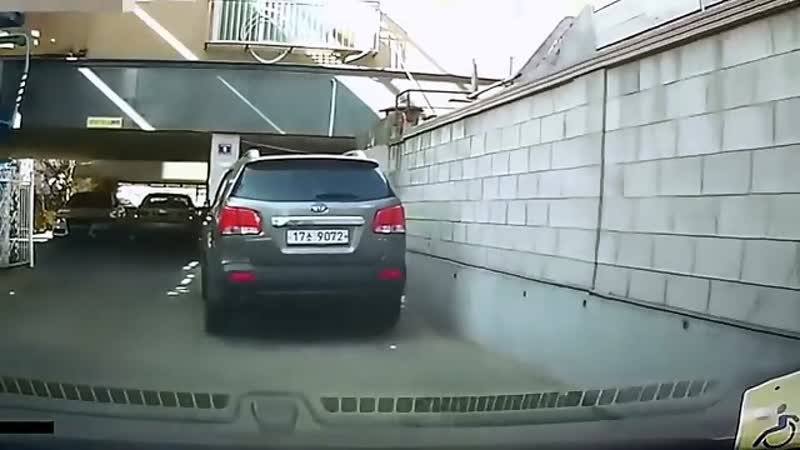 Выехала с паркои