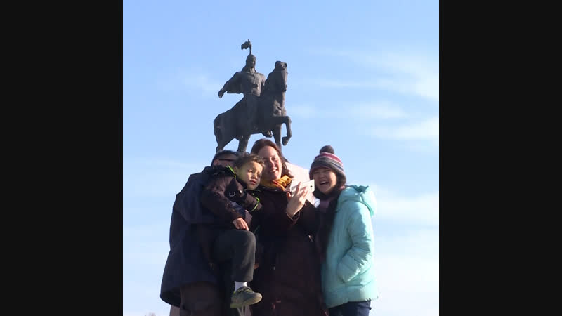 Удочеренная американцами киргизка приехала на родину