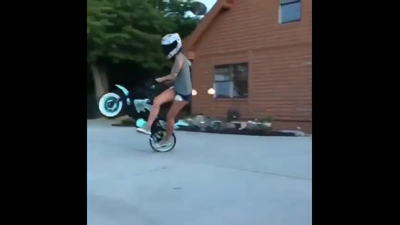 Stuntgirl/мотодевушка/стант/стантрайдинг/stunt/stuntriding/motogirl
