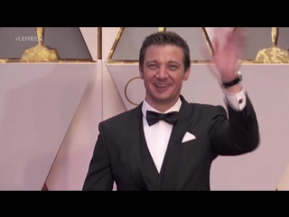 Oscars 2017 chris evans and jeremy renner show fighting skills on the red carpet lehren hollywood