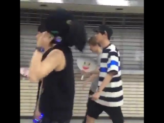 А ведь он просто снял кепку