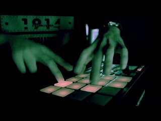 Jessy blue live beat making practice on maschine mikro |