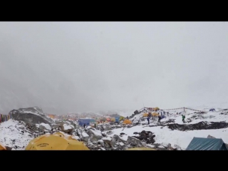 Лавина на эвересте снесла лагерь | hit by avalanche in everest basecamp 25 04 2015