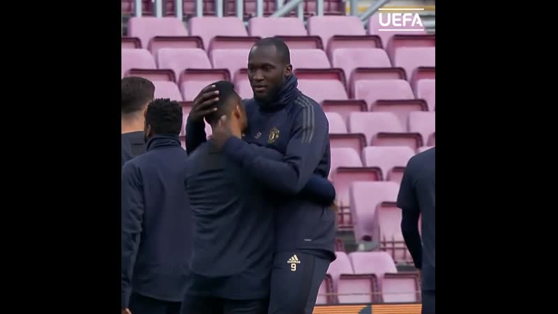 Алексис санчес и ромелу лукаку на тренирое "мю"