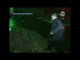 Видео молодые школьником охранника школы в электростали