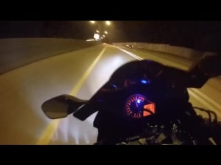 Yamaha yzf r1 vs honda cbr 1000rr (720)