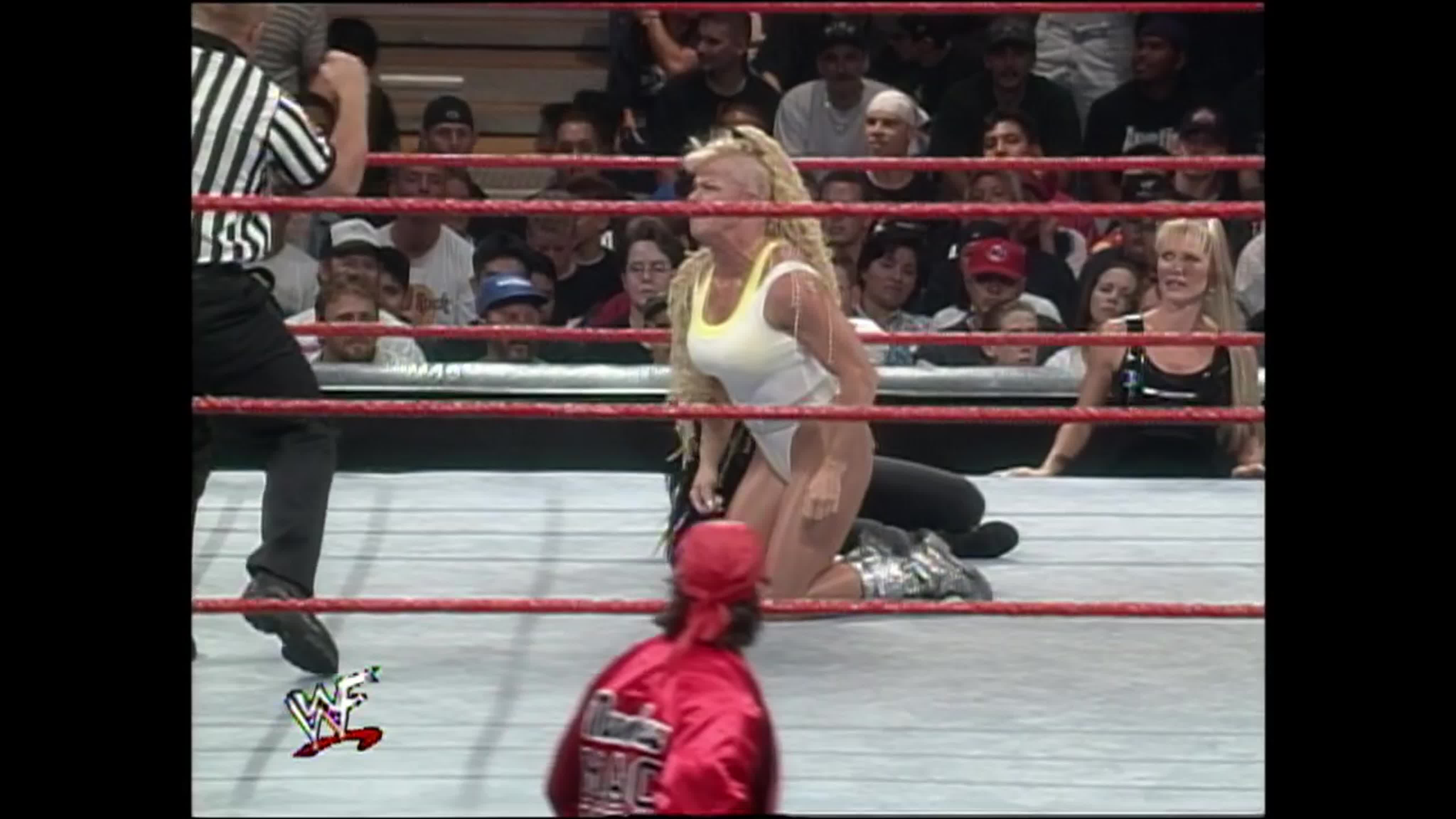 Wwf sunday night heat luna vachon vs jacqueline - BEST XXX TUBE