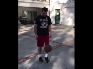 Nice skills murat!! 👌 not sure if this is a 🏀 ⚽️ or 🥊 #trainingtuesday from gassiev?! 🏆 #alitrophy