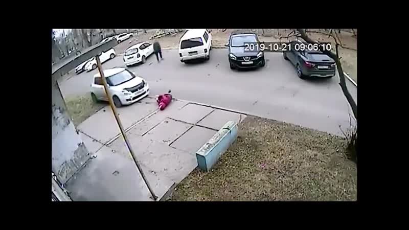 В ангарске водитель проехал по сбитой им женщине и скрылся