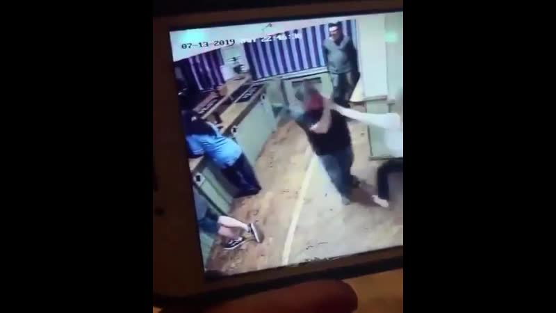 Жена избила мужа за измену