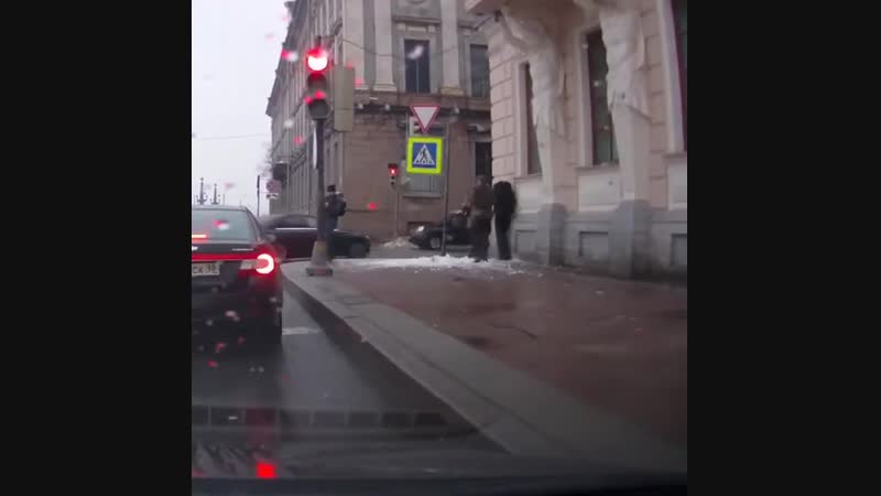 Обвал снега в питере