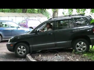 Еще одно подтверждение тупости женщин за рулем))ахахахах